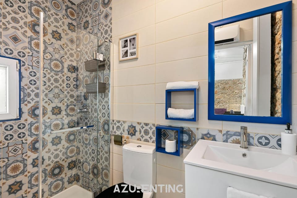 Shower, Toilet, Bathroom