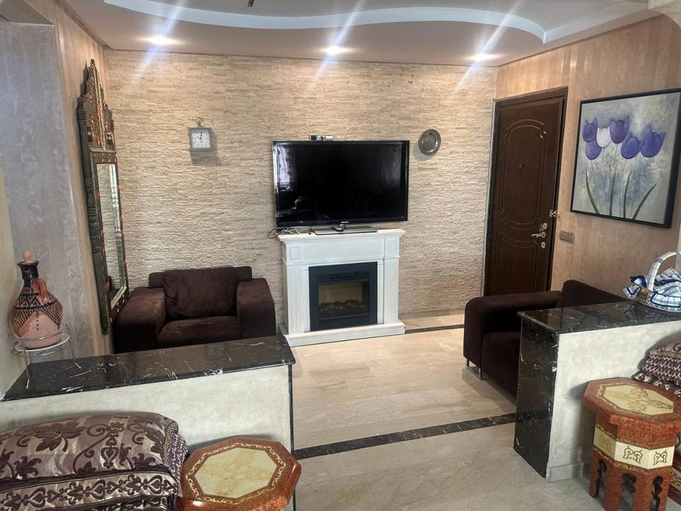 TV and multimedia, Living room, Seating area, Evening entertainment
