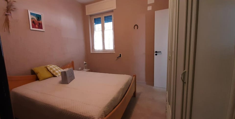Bed, Decorative detail, Bedroom
