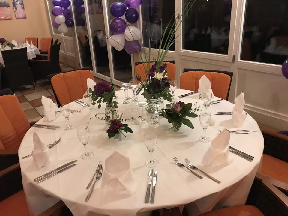 Restaurant/places to eat, Night, Banquet/Function facilities, Pets, Garden view, Drinks, Alcoholic drinks, Non alcoholic drinks