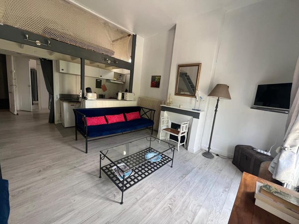 Appartement à 50m de la Plage A Apartment in Arcachon
