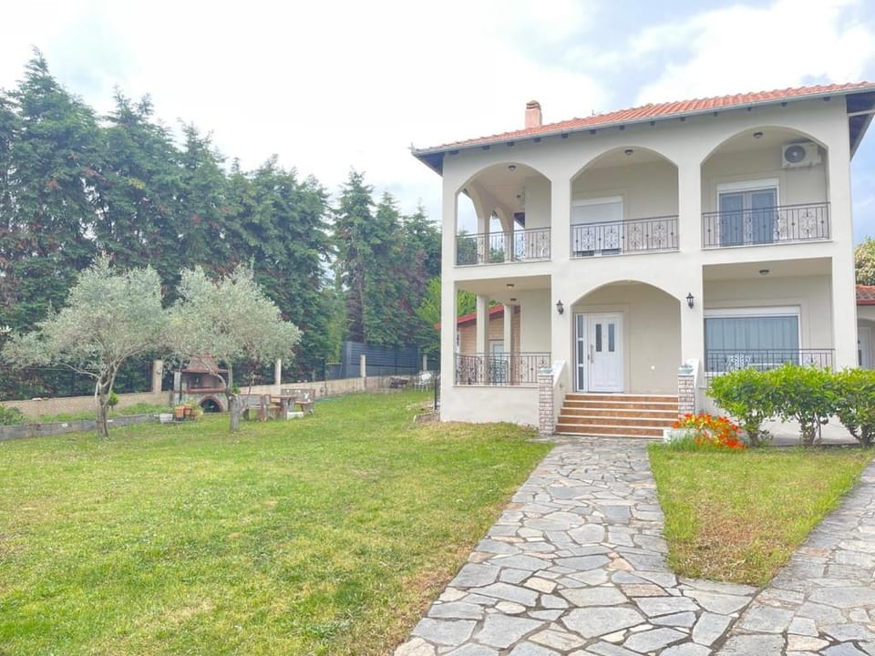 Property building, Spring, Day, Natural landscape, Garden, Garden view