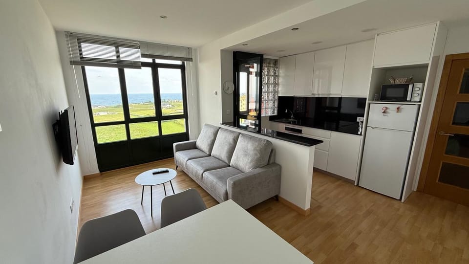 Communal lounge/ TV room, TV and multimedia, Kitchen or kitchenette, Dining area