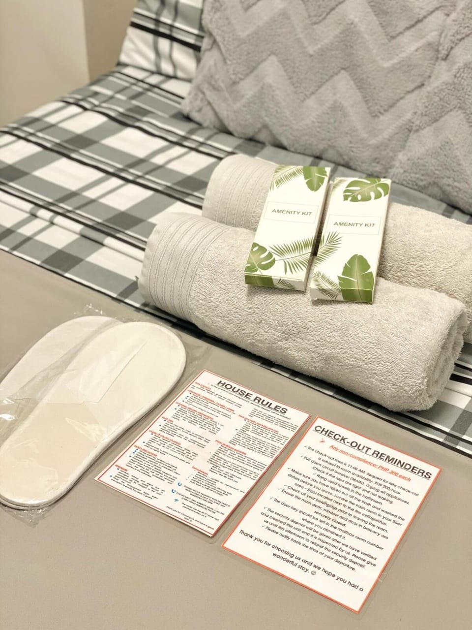 Bed, towels