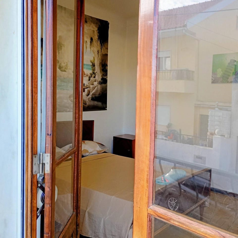 Big Room tourist with balcony near the lisbon airport Vacation rental in Lisbon District
