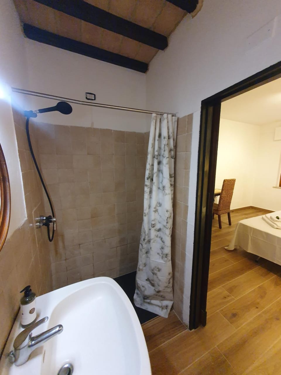 Shower, Bed, Bathroom, Photo of the whole room, Bedroom, towels