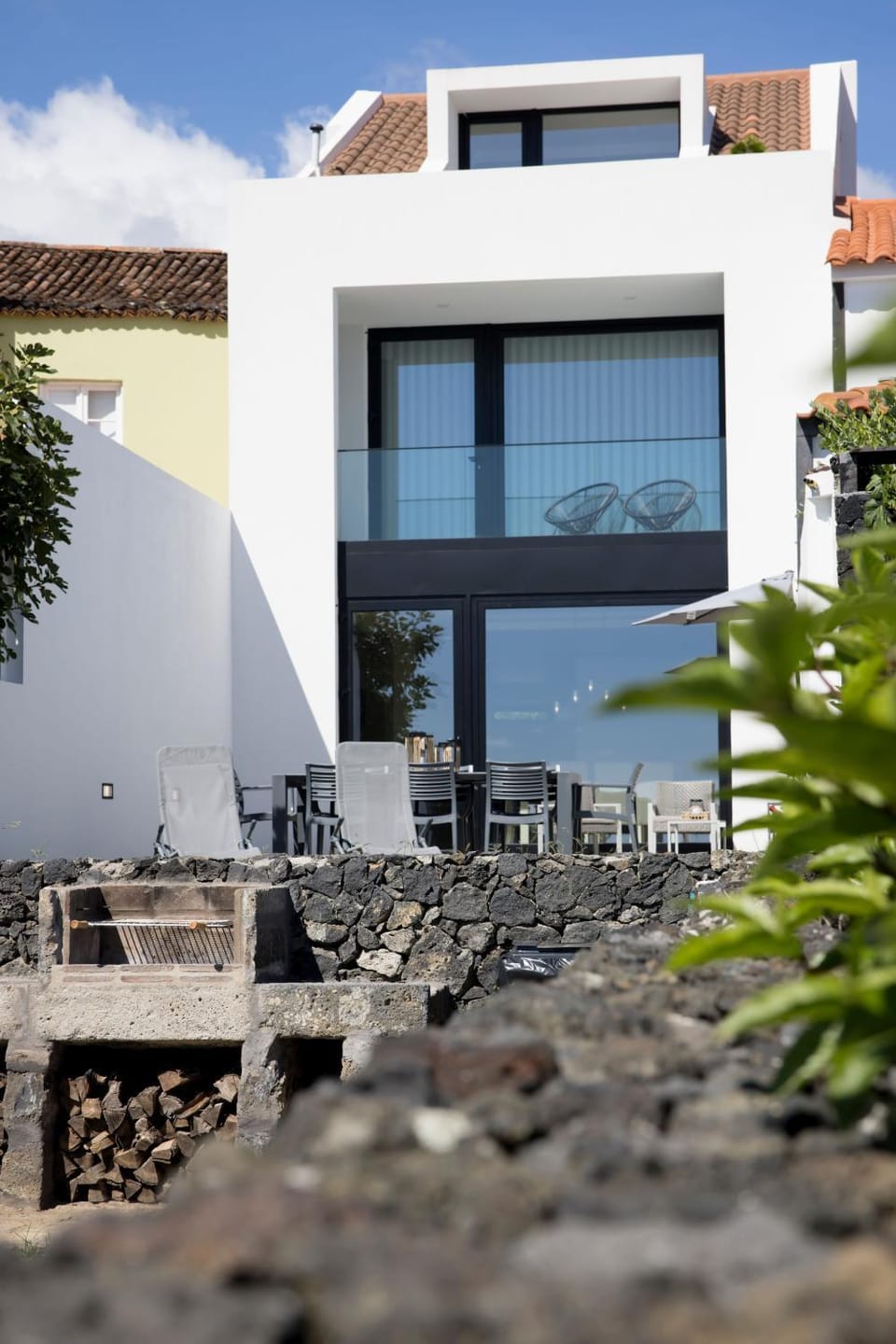 Property building, Patio, BBQ facilities, Balcony/Terrace