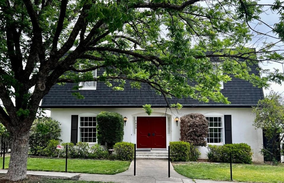 Massive 4 Bedroom House with Pool House in Oroville