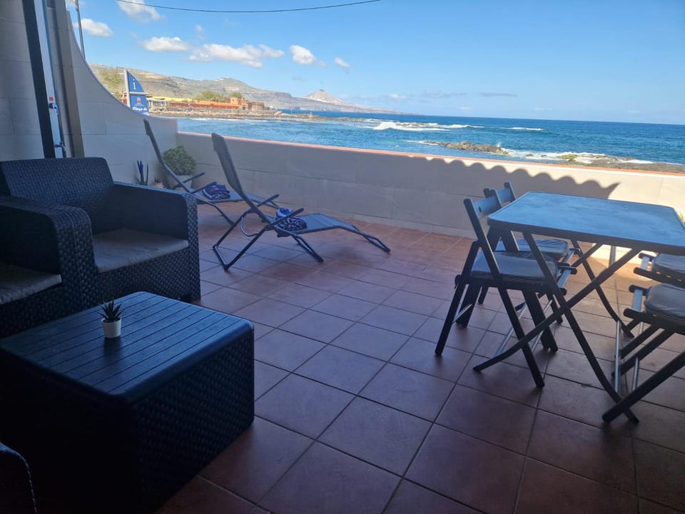 Natural landscape, View (from property/room), Balcony/Terrace, Beach, Sea view, sunbed