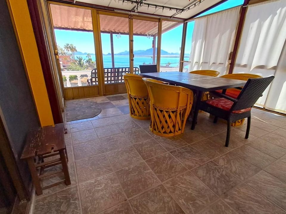 View (from property/room), Balcony/Terrace, Dining area, Sea view