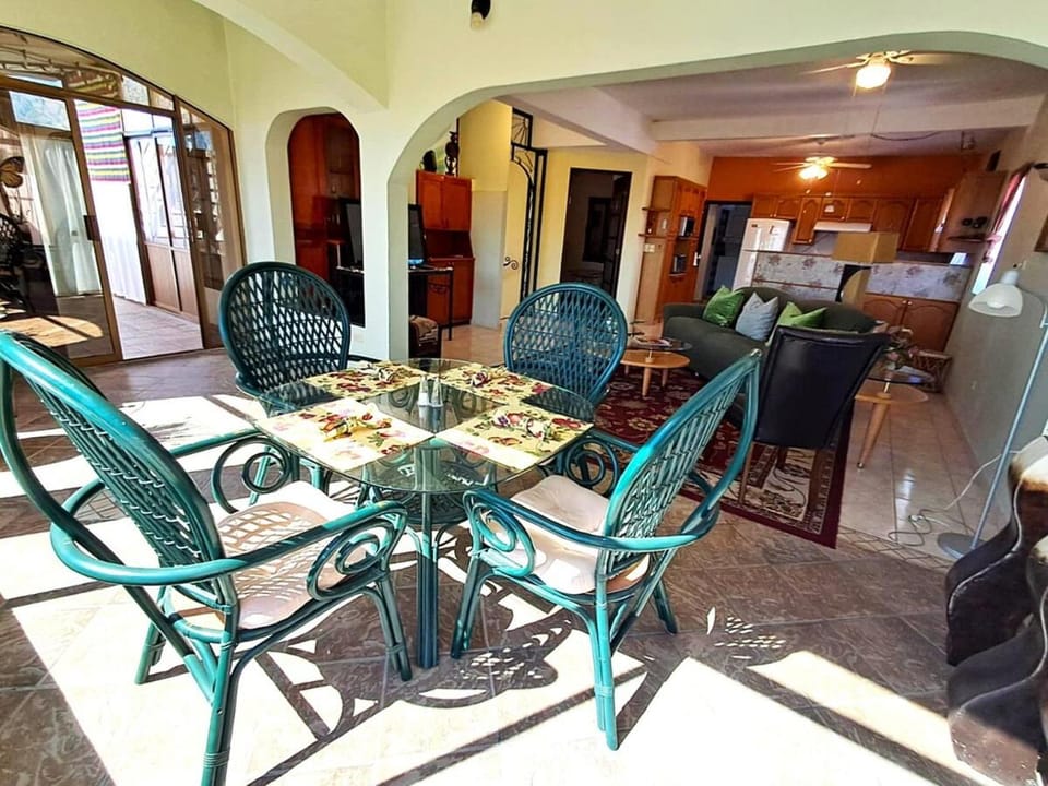 BBQ facilities, Kitchen or kitchenette, Dining area