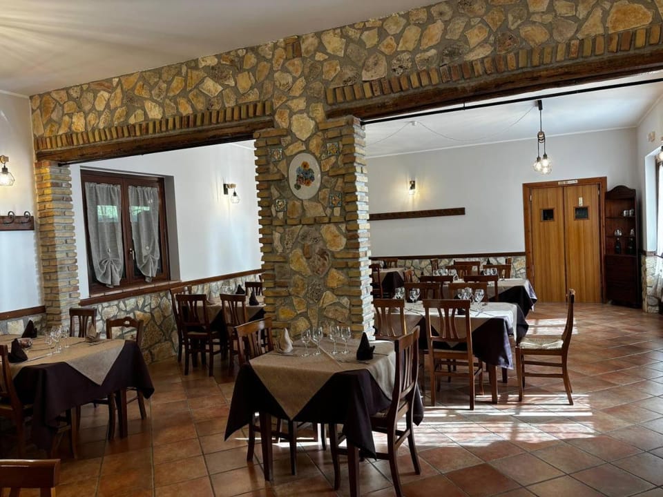 Restaurant/places to eat, Restaurant/places to eat