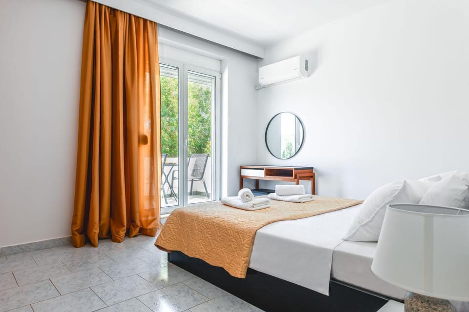 Bed, Photo of the whole room, Bedroom, towels, air conditioner