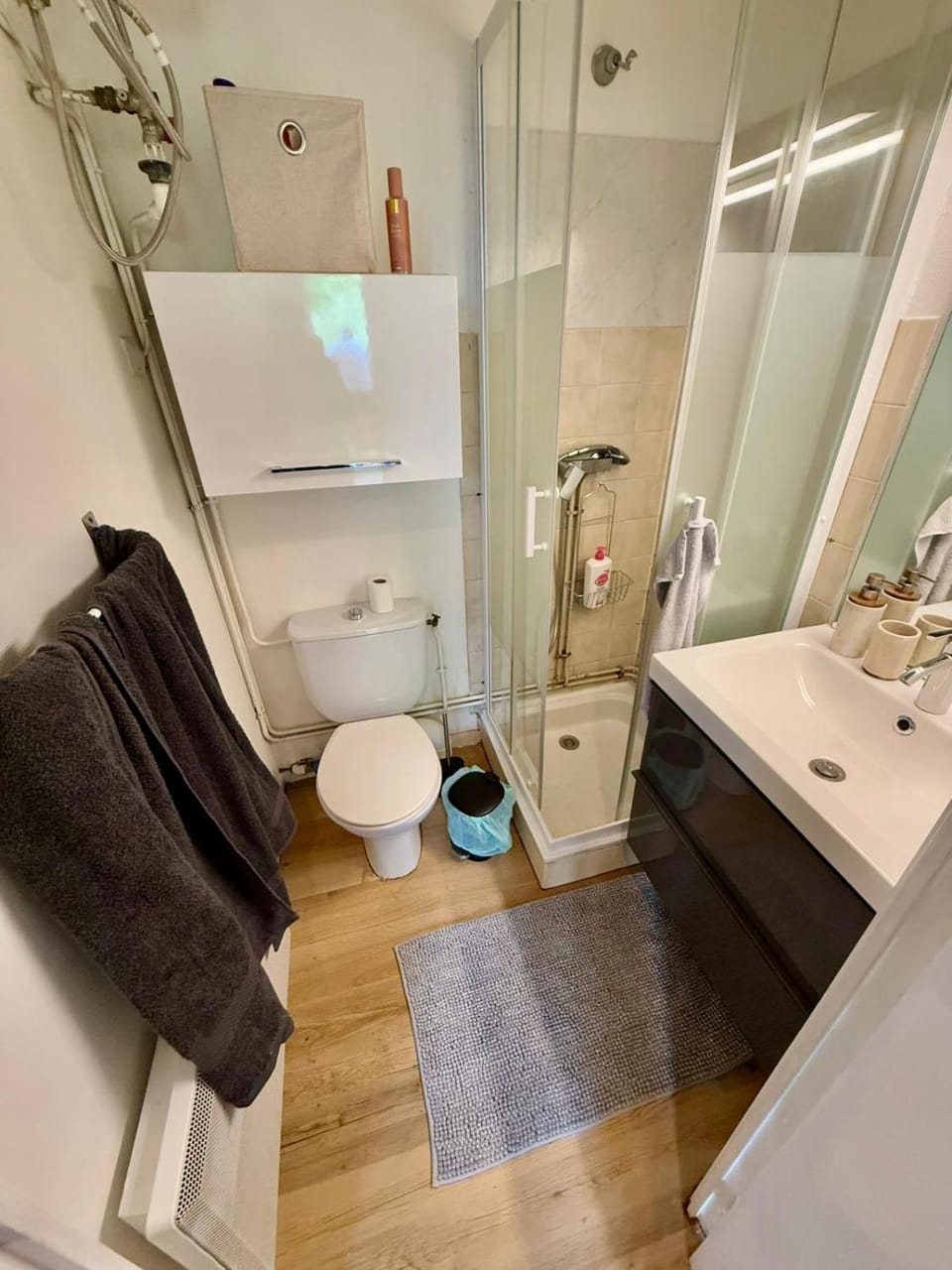 Shower, Toilet, Bathroom, towels
