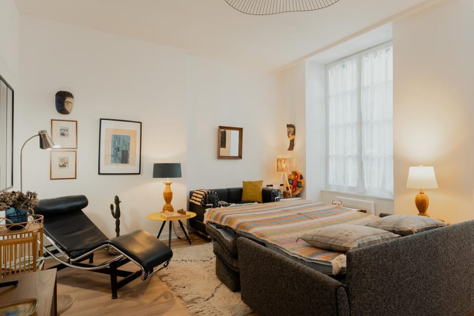 Bed, Living room