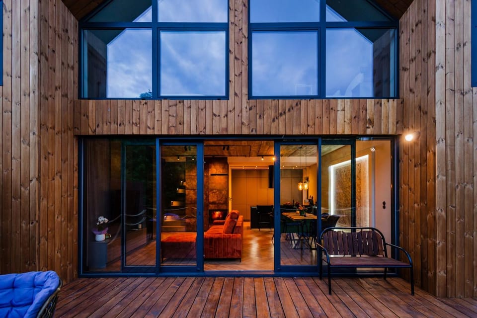 Property building, Balcony/Terrace, Balcony/Terrace, Living room, Seating area