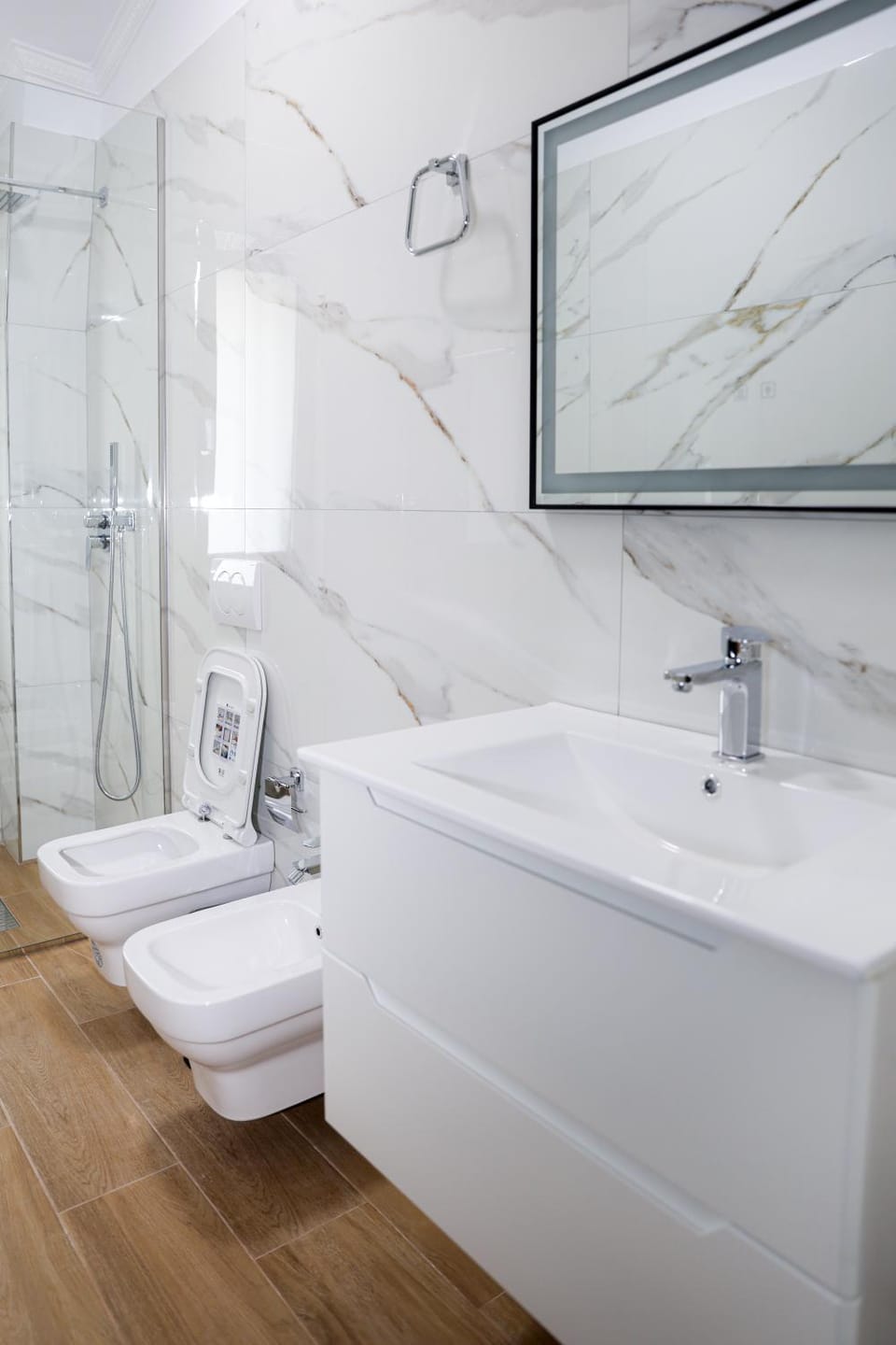 Bathroom, towels