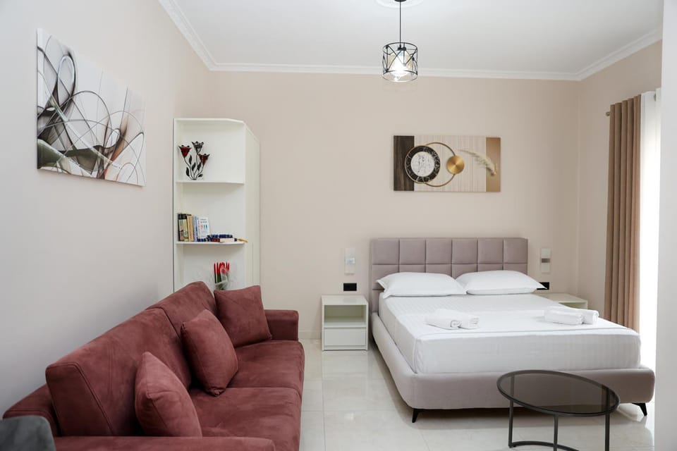 Bed, Photo of the whole room, Seating area, Bedroom