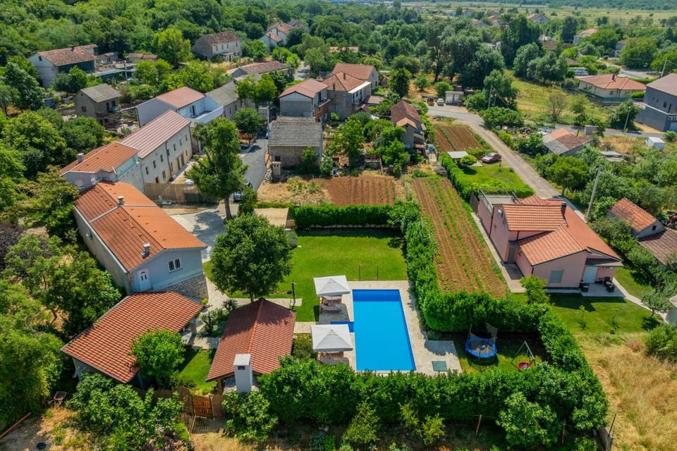 Property building, Day, Neighbourhood, Natural landscape, Bird's eye view, Pool view, Street view, Swimming pool, Location