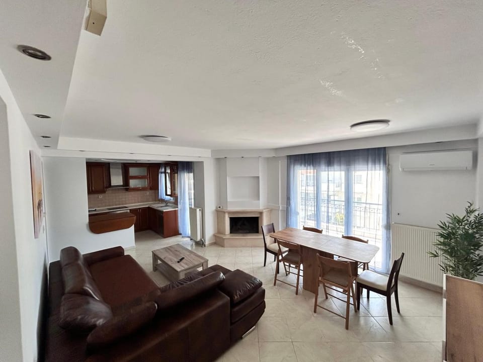 Kitchen or kitchenette, Living room, Seating area