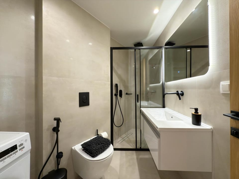 Shower, Bathroom, towels
