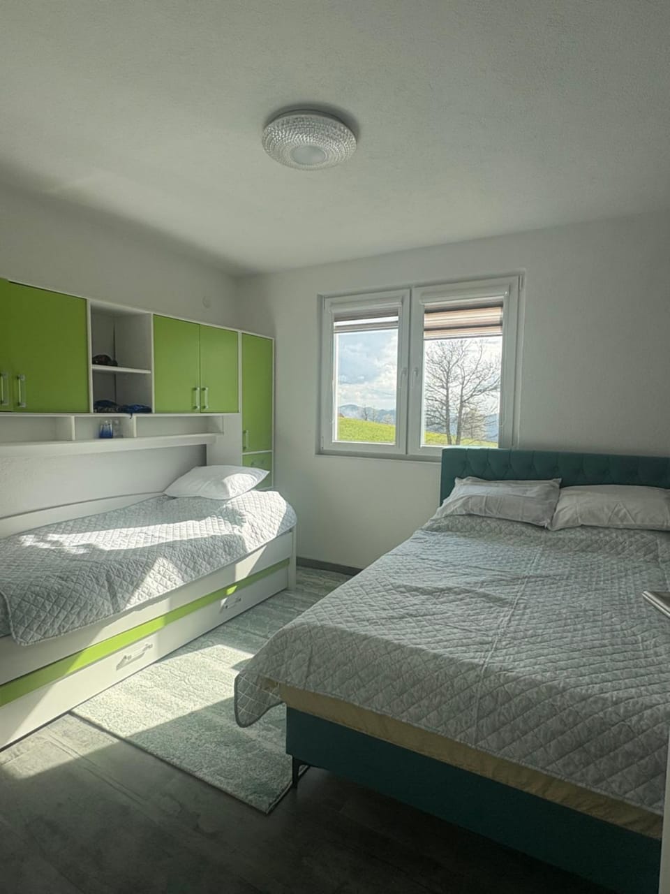 Photo of the whole room, Bedroom