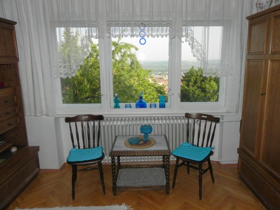 Bedroom, City view, Garden view