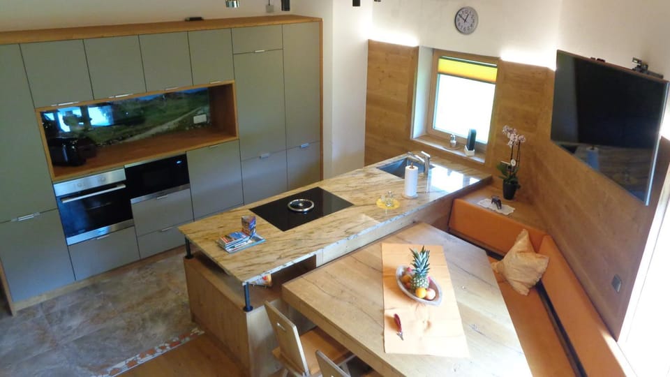 Dining area, kitchen