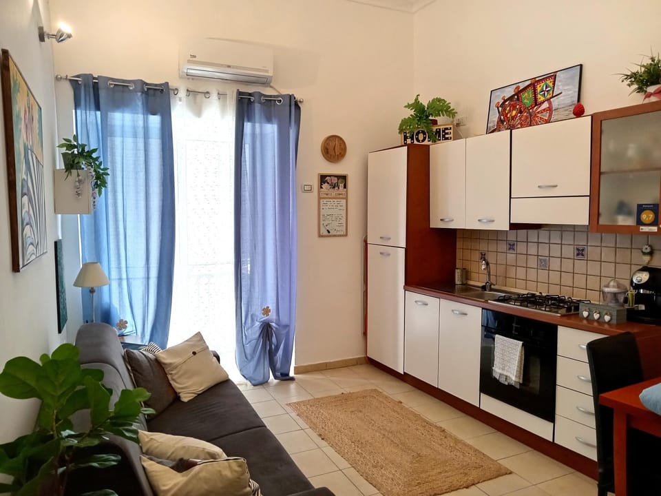 Kitchen or kitchenette, Living room, Seating area