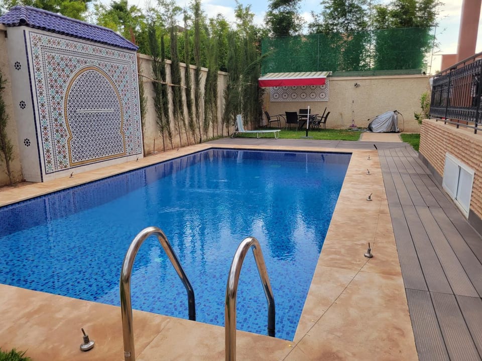 Day, Swimming pool
