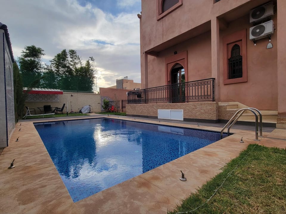 Pool view, Swimming pool, sunbed