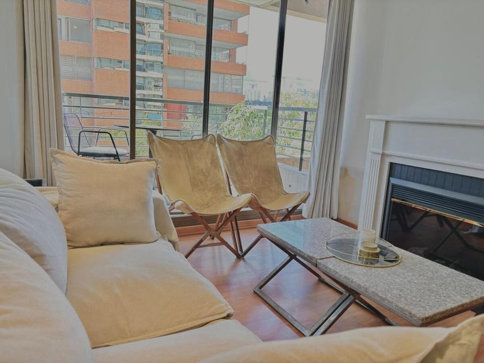 Style and Comfort in Las Condes Apartment in Providencia