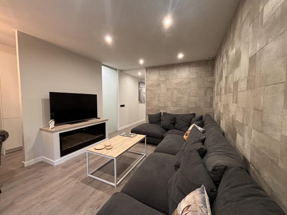 Communal lounge/ TV room, TV and multimedia, Living room, Seating area