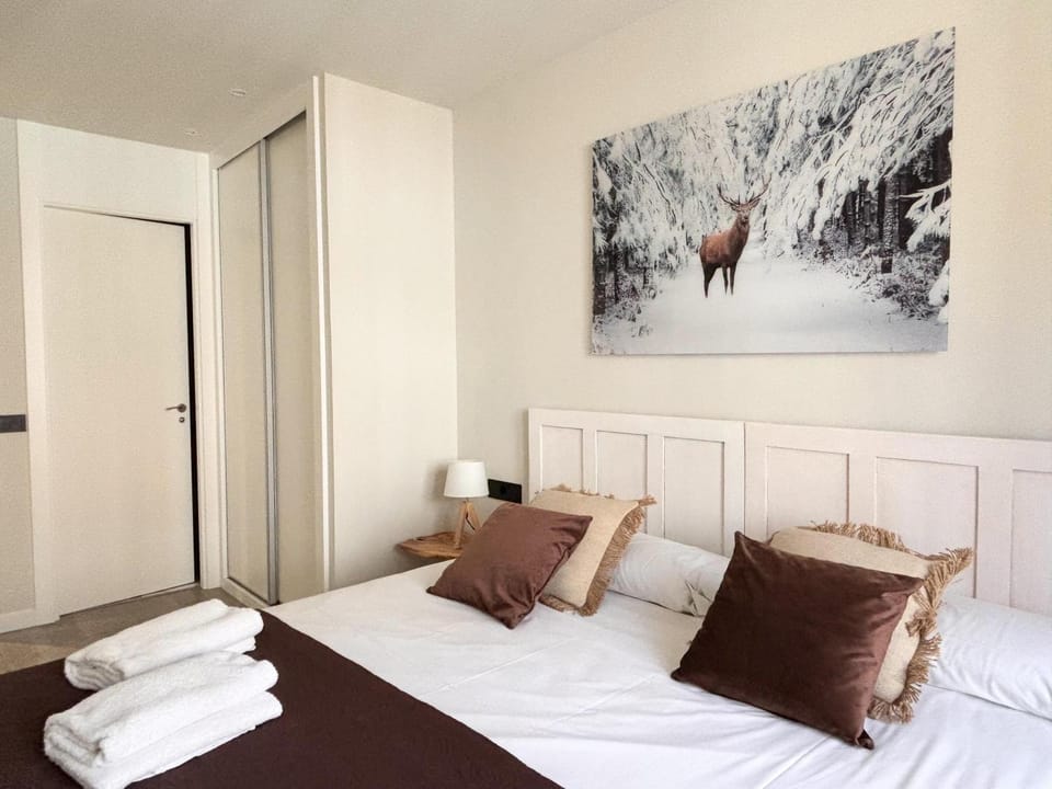 Bed, Photo of the whole room, Bedroom, towels, wardrobe