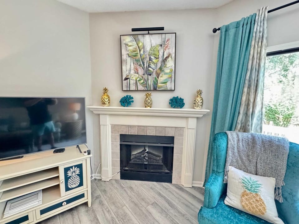 Pineapple Paradise Beach - 3BR 3BA - Pet Friendly House in South Forest Beach