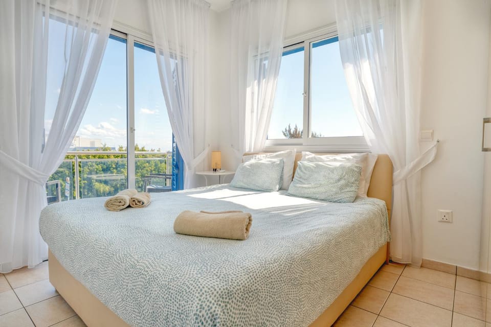 View (from property/room), Balcony/Terrace, Bedroom
