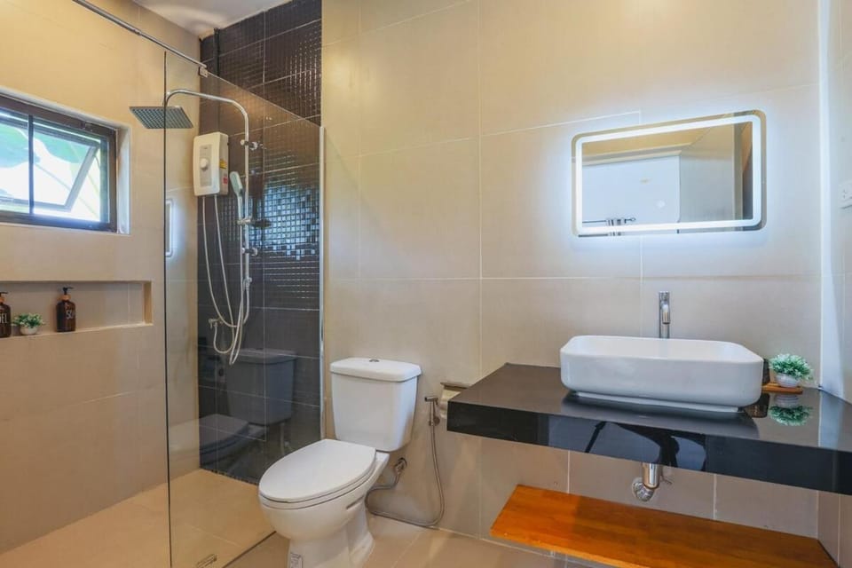 Shower, Toilet, bidet, towels