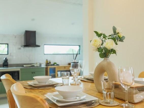 TV and multimedia, Kitchen or kitchenette, Dining area
