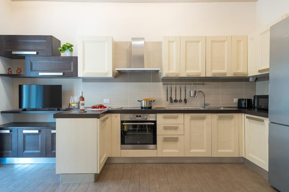 Kitchen or kitchenette, dishwasher, oven, toaster