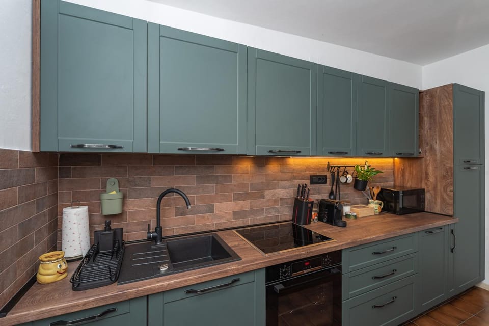 Coffee/tea facilities, Kitchen or kitchenette, dishwasher, stove