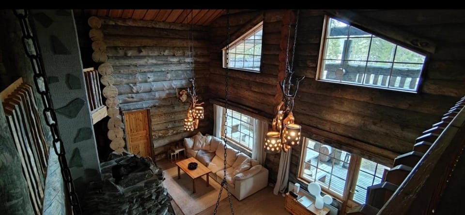 Kelokantola by the lake Villa in Lapland