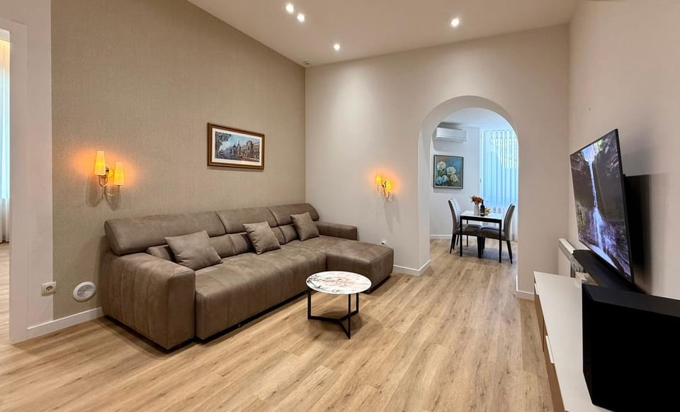 TV and multimedia, Living room, Seating area
