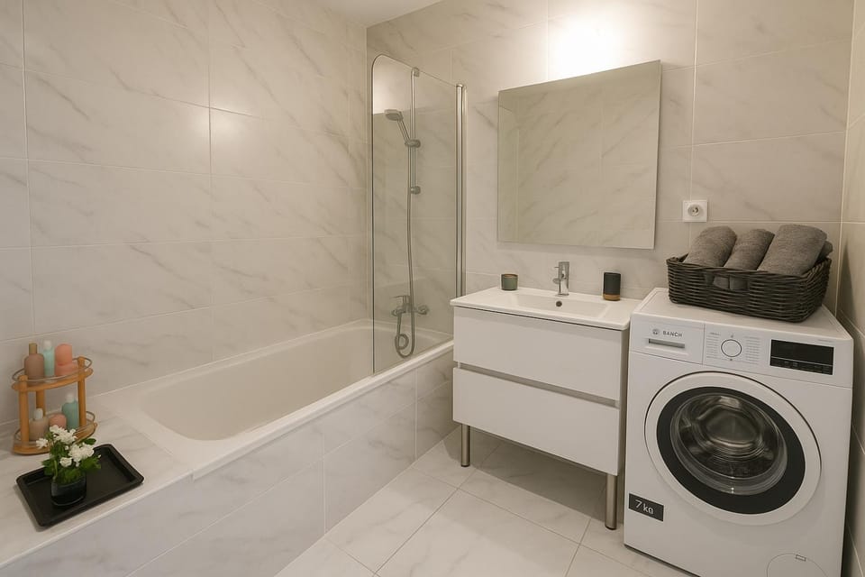 Stunning 1 Bedroom Apartment 5 minutes to Monaco racetrack - Perfect for Grand Prix Apartment hotel in Monaco