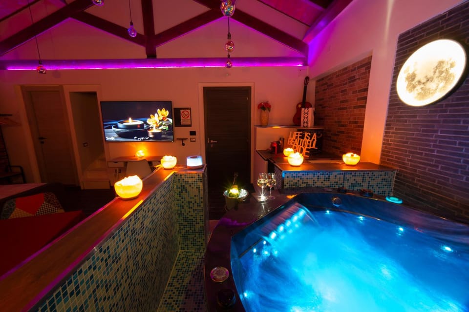 Night, Hot Tub, Evening entertainment, Swimming pool
