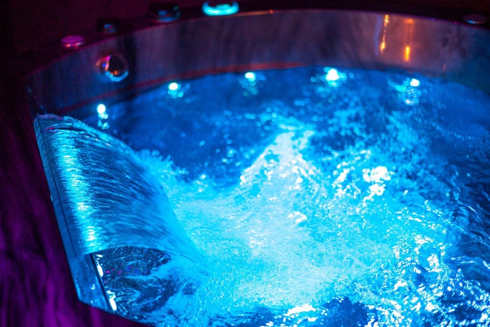 Hot Tub, Swimming pool