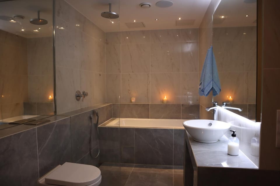 Shower, Toilet, Bathroom, towels
