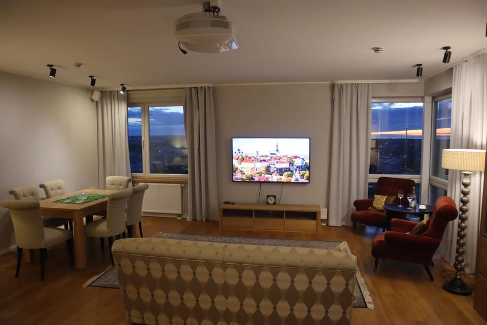 TV and multimedia, Living room, Seating area, Dining area