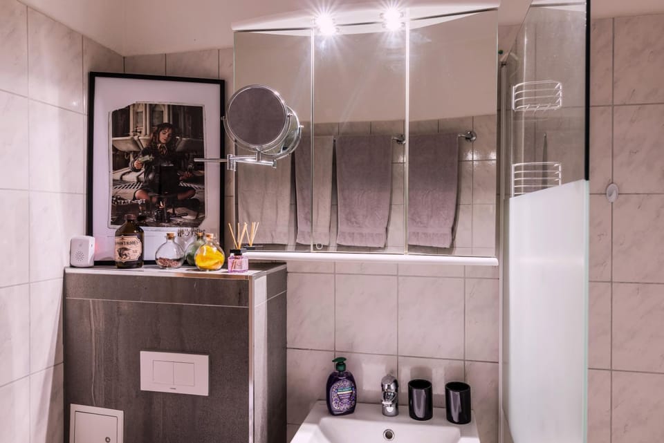 Bathroom, towels