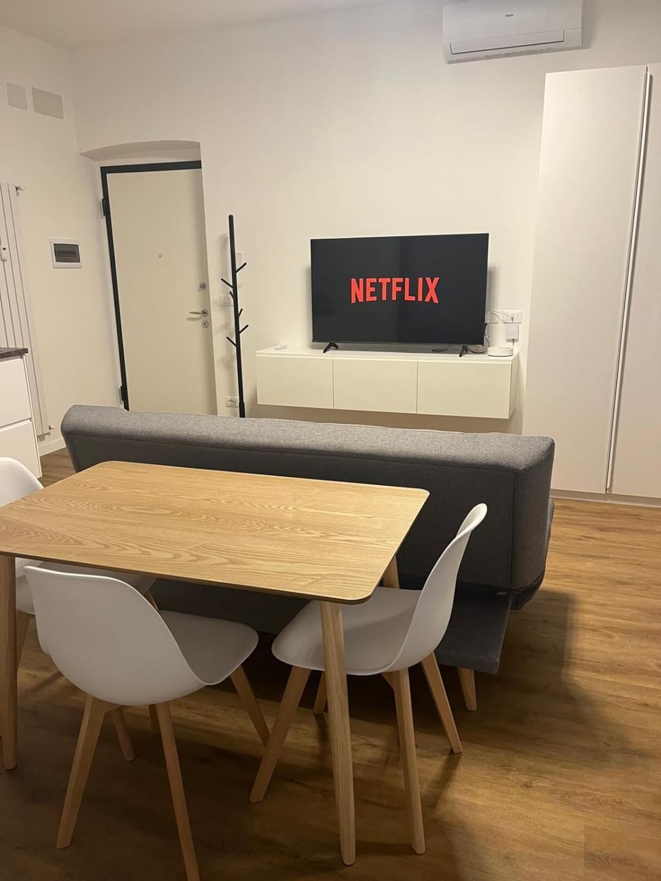 TV and multimedia, Living room, Dining area