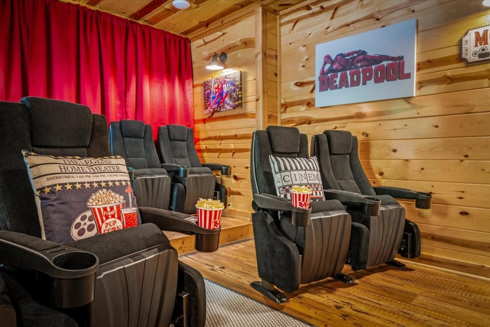 Pinot Splash Indoor Pool-Fireplace- Hot Tub-Arcade-Gatlinburg House in Gatlinburg